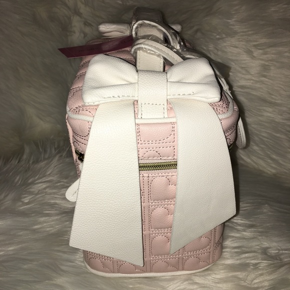 Betsey Train Case pink quilted bag bow hearts 💕 - Picture 5 of 8